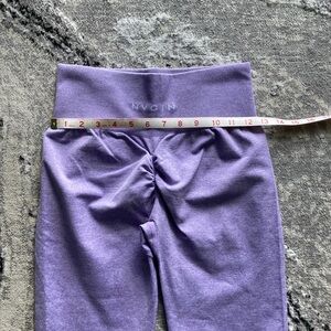NVGTN Lavender Scrunch-Back Leggings